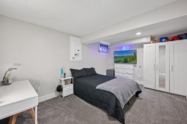 210 Meadow Creek Drive, Florence, KY 41042