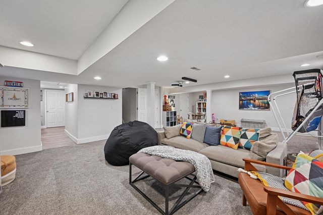 210 Meadow Creek Drive, Florence, KY 41042