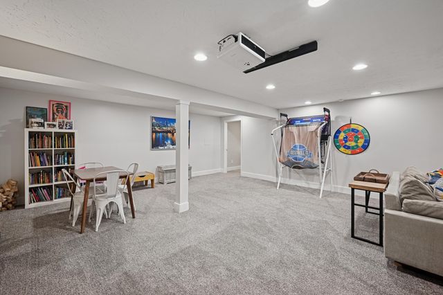 210 Meadow Creek Drive, Florence, KY 41042