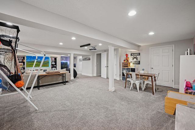 210 Meadow Creek Drive, Florence, KY 41042