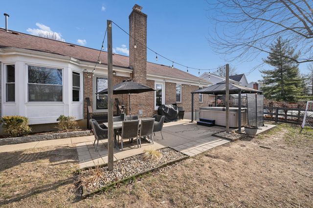 210 Meadow Creek Drive, Florence, KY 41042