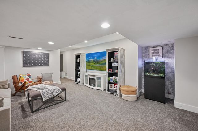 210 Meadow Creek Drive, Florence, KY 41042