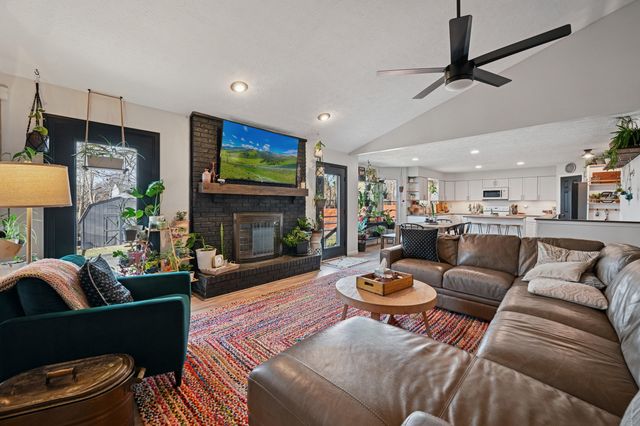 210 Meadow Creek Drive, Florence, KY 41042