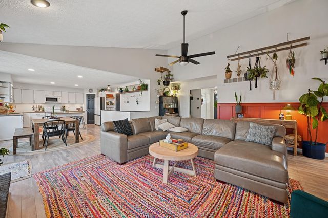 210 Meadow Creek Drive, Florence, KY 41042