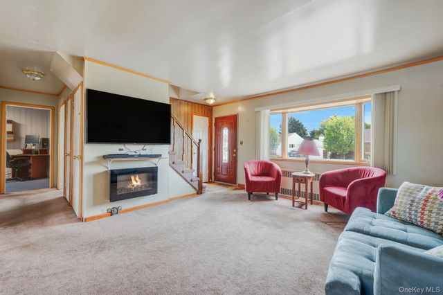 3 Layton Avenue, Hicksville, NY 11801