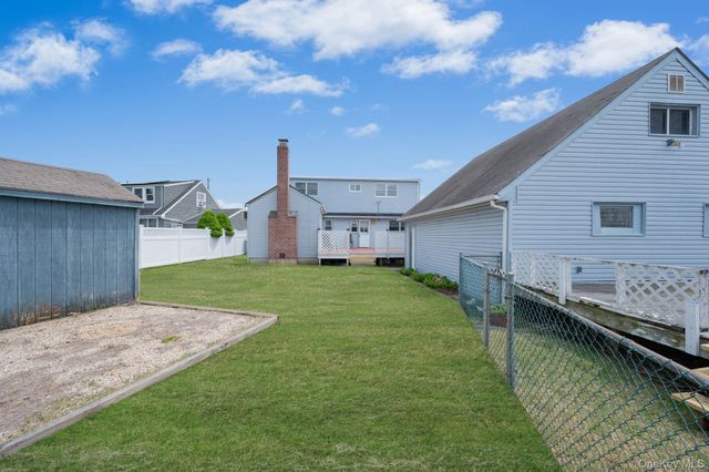 3 Layton Avenue, Hicksville, NY 11801