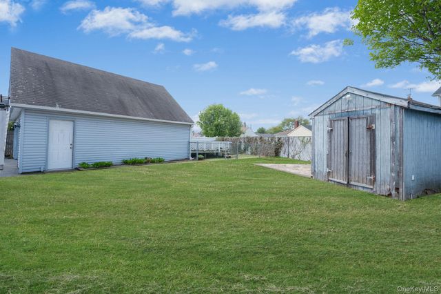 3 Layton Avenue, Hicksville, NY 11801