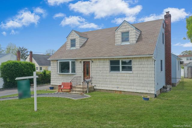 3 Layton Avenue, Hicksville, NY 11801