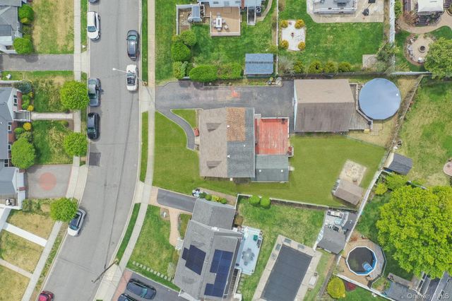 3 Layton Avenue, Hicksville, NY 11801