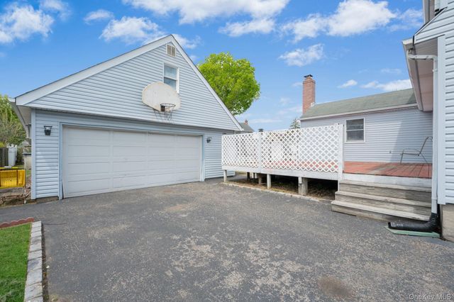 3 Layton Avenue, Hicksville, NY 11801