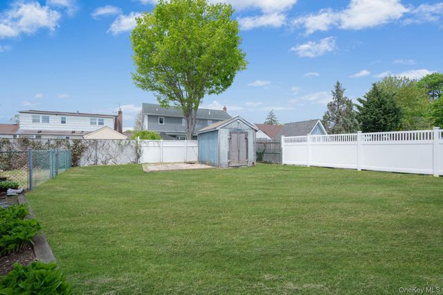 3 Layton Avenue, Hicksville, NY 11801