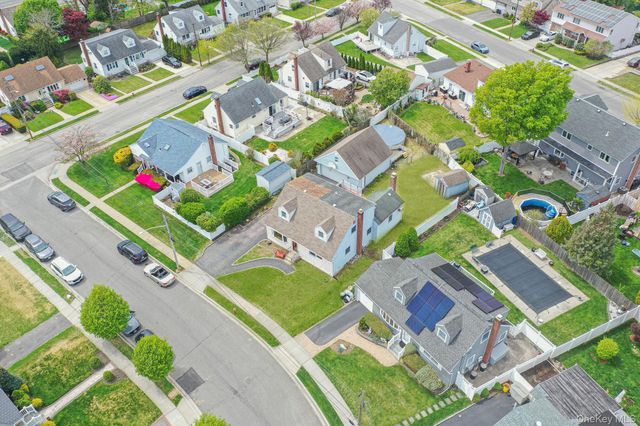 3 Layton Avenue, Hicksville, NY 11801