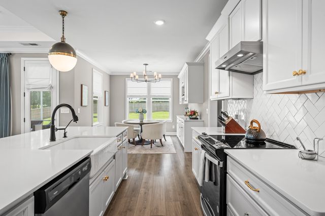 7219 Adenborough Dr, Fairview, TN 37062