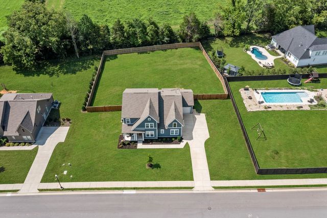 7219 Adenborough Dr, Fairview, TN 37062