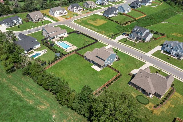 7219 Adenborough Dr, Fairview, TN 37062