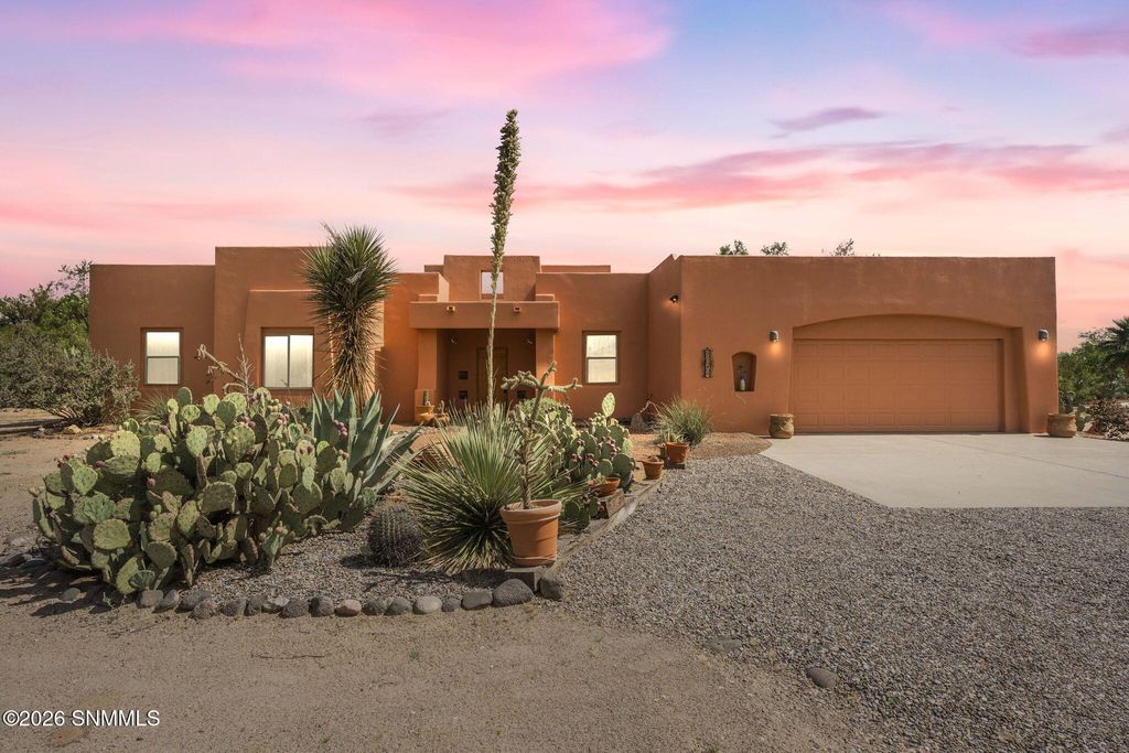 5090 Chiricahua Trail, Las Cruces, NM 88012