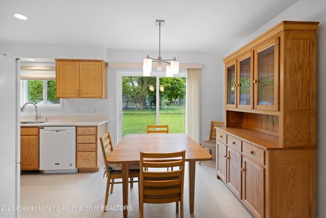 410 Julian Avenue, Lansing, MI 48917