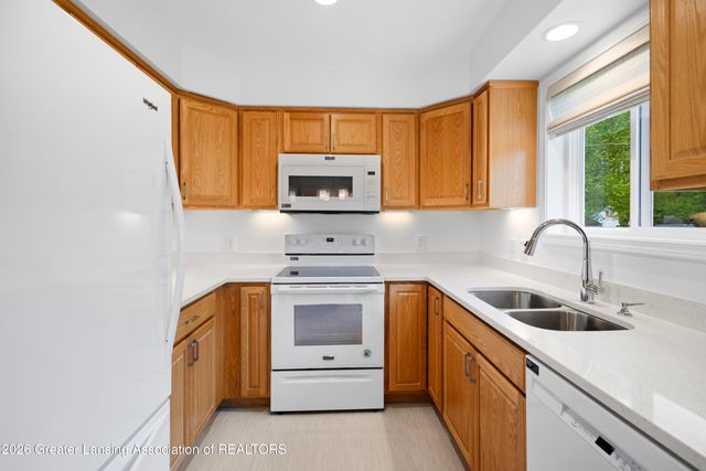 410 Julian Avenue, Lansing, MI 48917