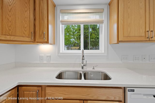 410 Julian Avenue, Lansing, MI 48917