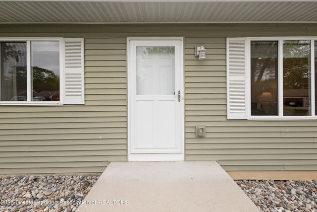 410 Julian Avenue, Lansing, MI 48917