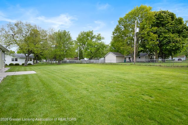 410 Julian Avenue, Lansing, MI 48917