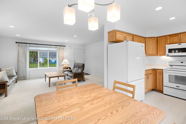 410 Julian Avenue, Lansing, MI 48917