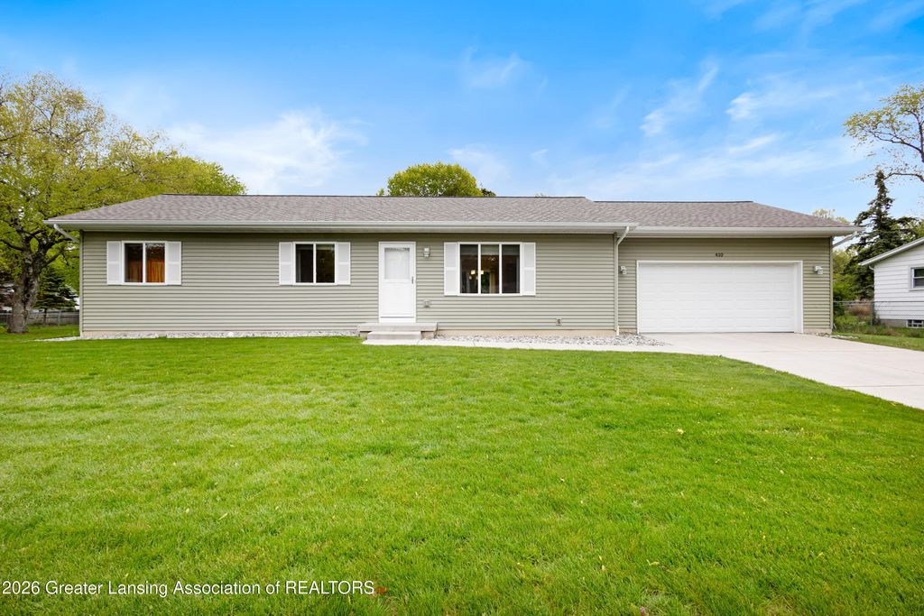 410 Julian Avenue, Lansing, MI 48917