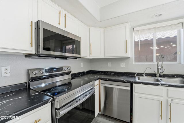 12523 W ROANOKE Avenue, Avondale, AZ 85392