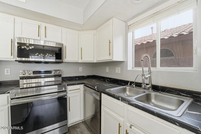 12523 W ROANOKE Avenue, Avondale, AZ 85392