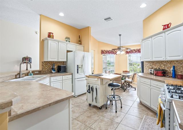 1857 POPPY CIRCLE, The Villages, FL 32162