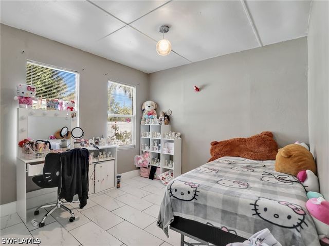 1132 River RD, North Fort Myers, FL 33903