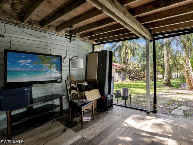 1132 River RD, North Fort Myers, FL 33903