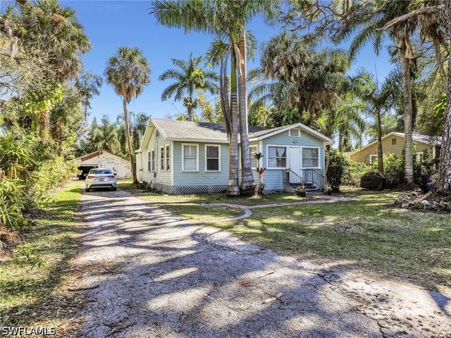 1132 River RD, North Fort Myers, FL 33903