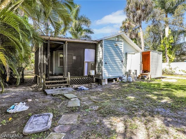 1132 River RD, North Fort Myers, FL 33903