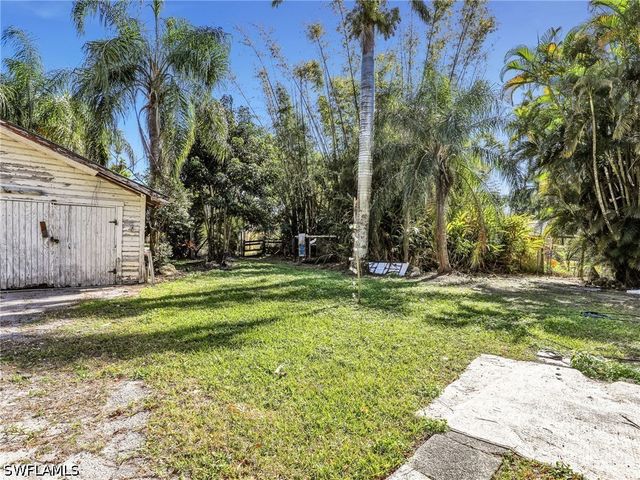 1132 River RD, North Fort Myers, FL 33903