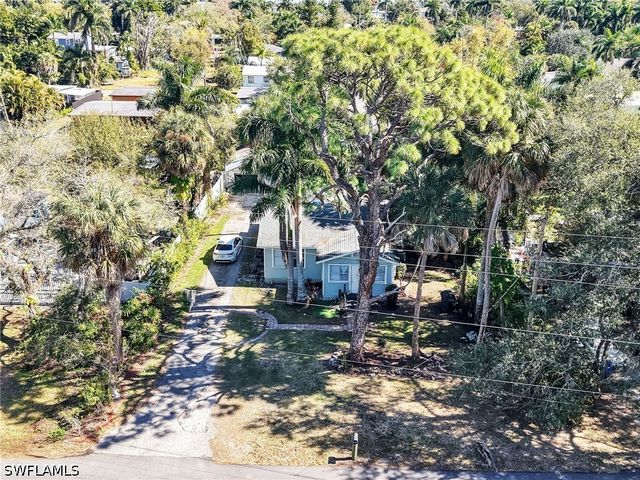 1132 River RD, North Fort Myers, FL 33903