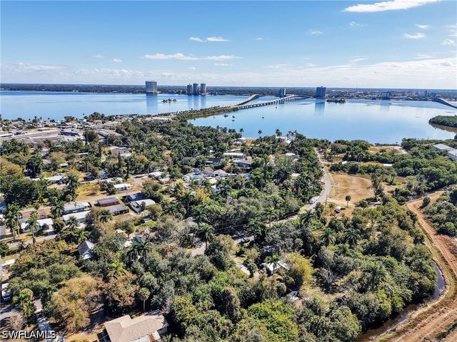 1132 River RD, North Fort Myers, FL 33903