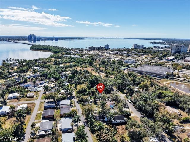 1132 River RD, North Fort Myers, FL 33903