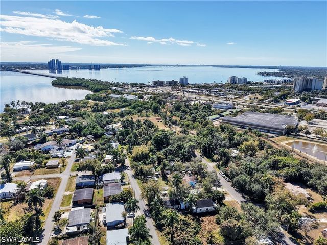 1132 River RD, North Fort Myers, FL 33903