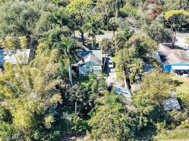 1132 River RD, North Fort Myers, FL 33903