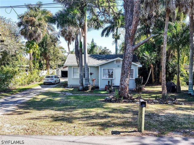 1132 River RD, North Fort Myers, FL 33903