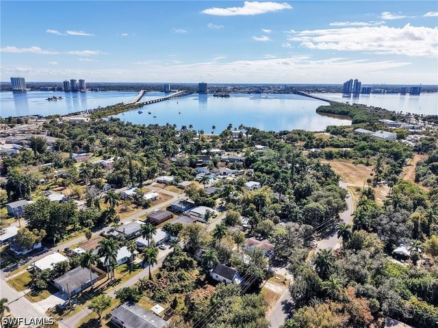 1132 River RD, North Fort Myers, FL 33903