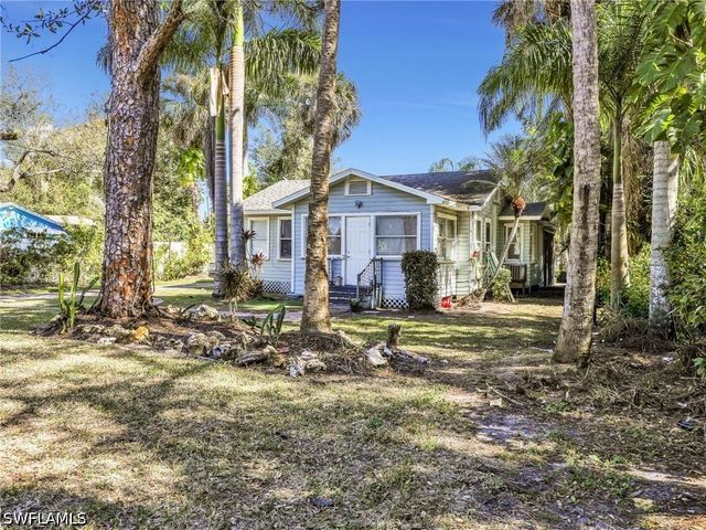 1132 River RD, North Fort Myers, FL 33903