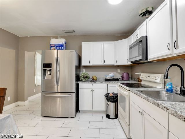 1132 River RD, North Fort Myers, FL 33903