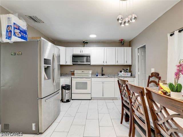 1132 River RD, North Fort Myers, FL 33903