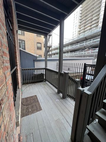 12 W Chestnut Street 1, Chicago, IL 60610