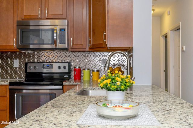 8 Clarice Lane, Colonie, NY 12047