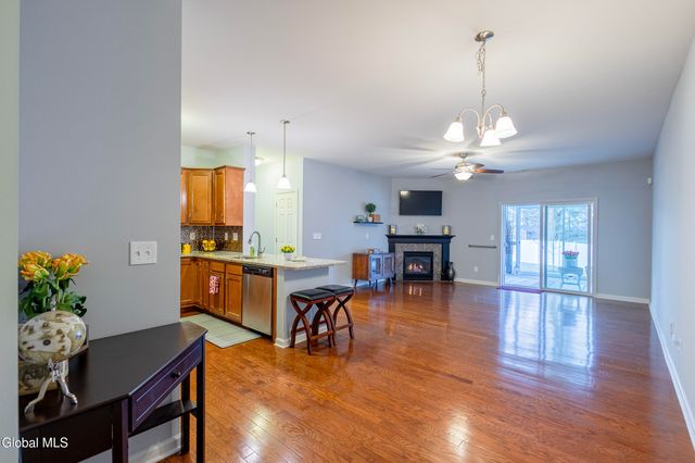 8 Clarice Lane, Colonie, NY 12047