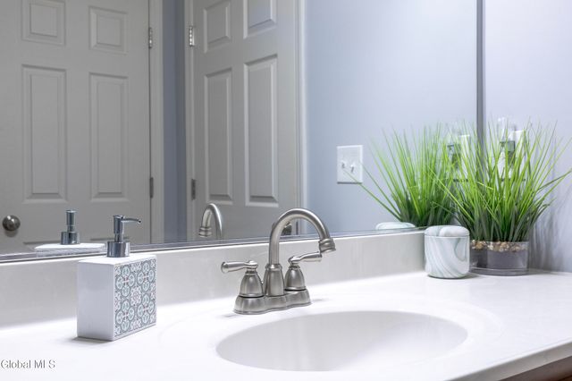 8 Clarice Lane, Colonie, NY 12047