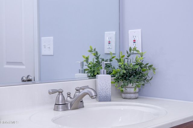 8 Clarice Lane, Colonie, NY 12047